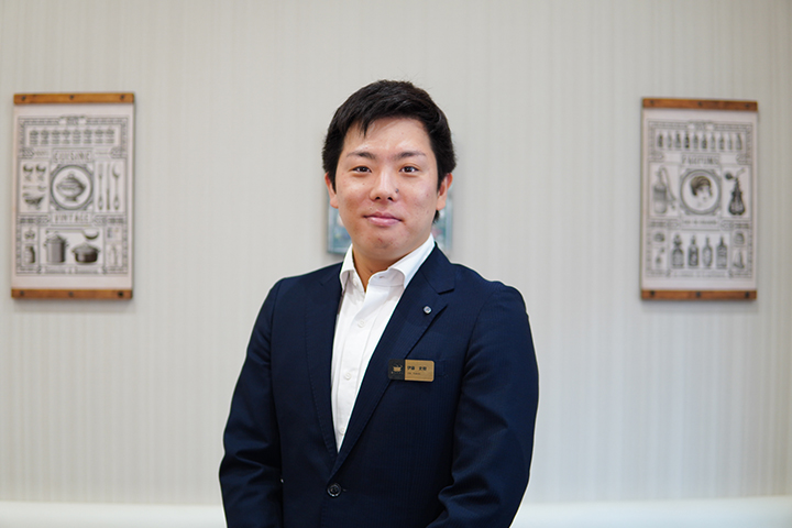 統括支配人　伊藤史樹様