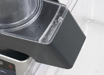 サイド排出口でカット結果をすぐに確認可能です。